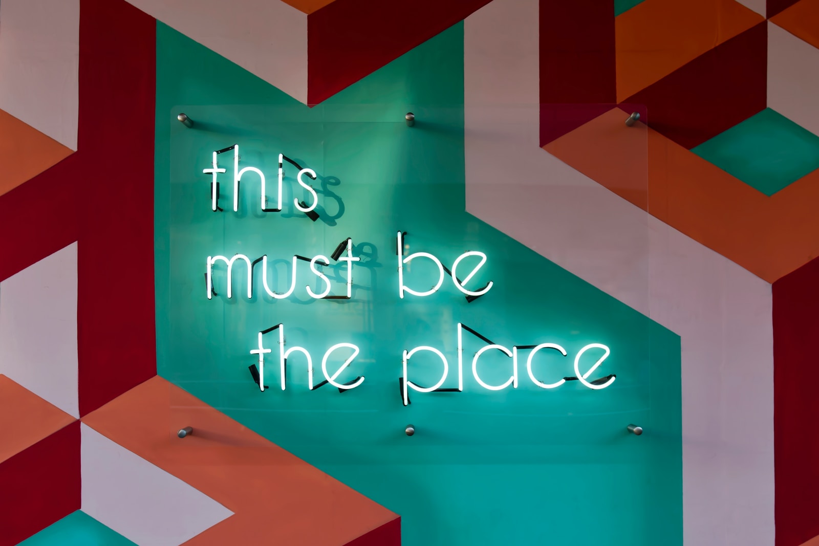 Foto von Wim van 't Einde This Must Be The Place signage